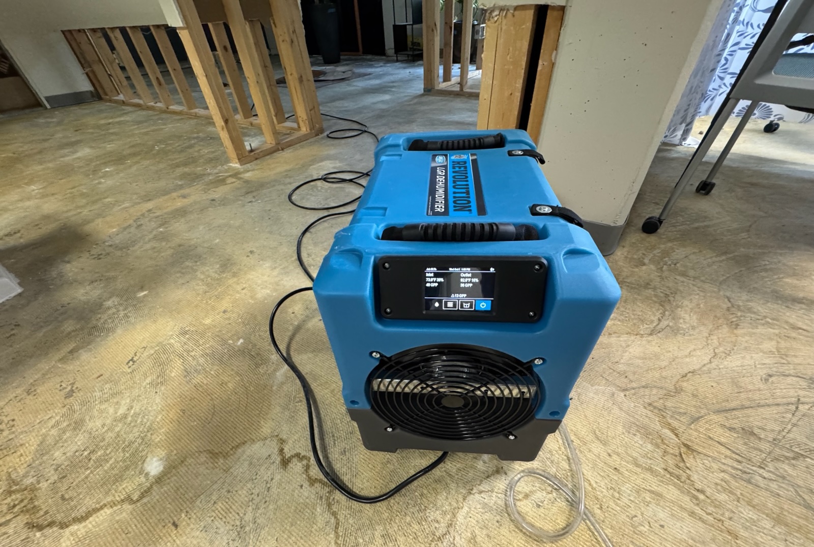 lgr-dehumidifier-in-seattle-wa-water-damage-restoration-project-0001-1600-1076-ratio